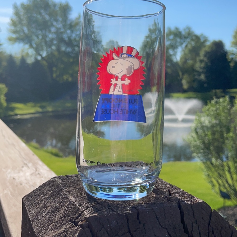 Snoopy “Put Snoopy in the White House” Peanuts Glass - Picture 2 of 5